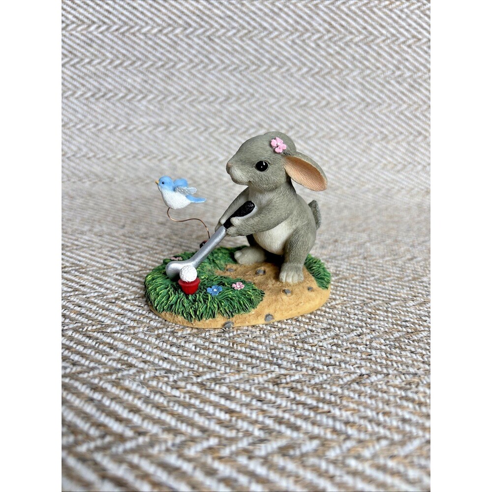 Charming Tails KEEP YOUR EYE ON THE BIRDIE Bunnie‎ Rabbit Golfing Figurine